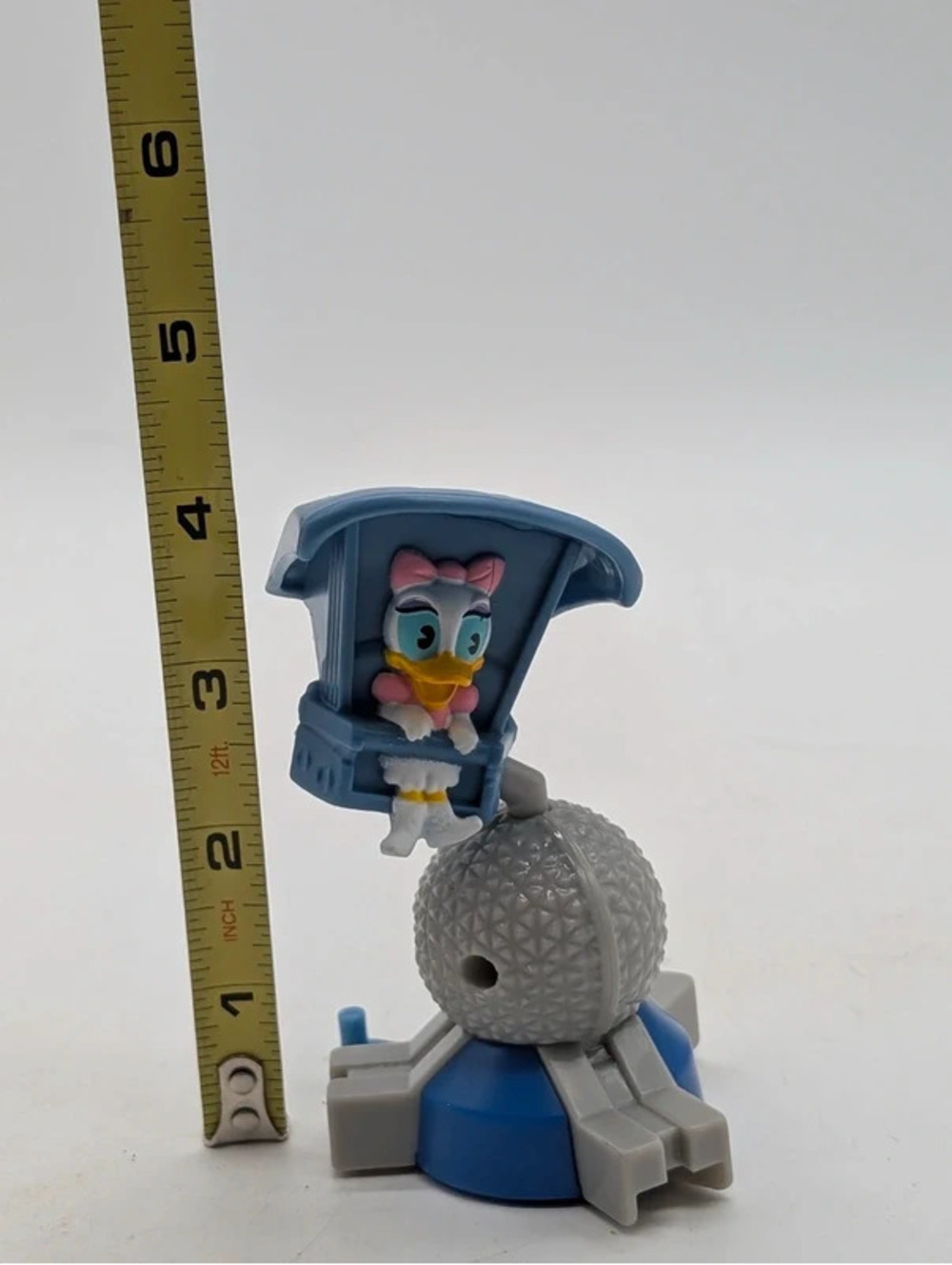 Disney World McDonald’s 2022 Toy Daisy Duck Soarin Epcot - Picture 6 of 6